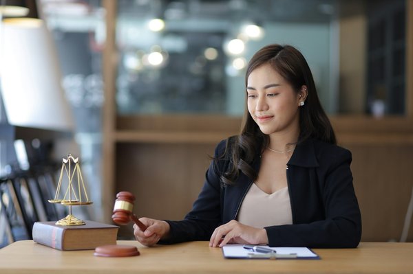Droit bancaire : bénéficiez d'une expertise juridique de premier ordre pour régler des litiges avec la banque avec Lebot avocat